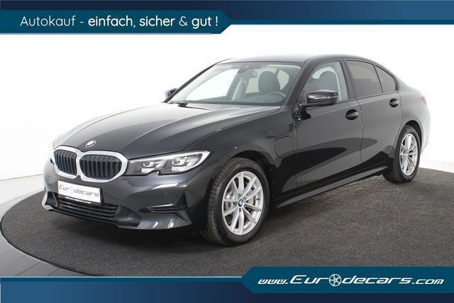 Schwarz Gebraucht 2020 BMW 330e Sport Line Limousine | 27.800 € (Guter Preis) - Bild 1/4