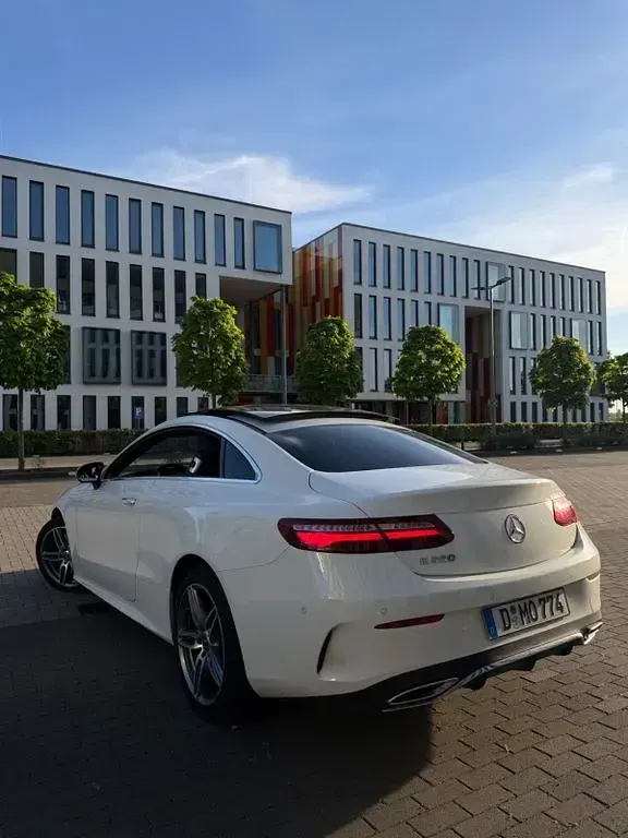 Usata Mercedes E350 AMG line 299 CV (219 kW) 2019 Bianco Coupé