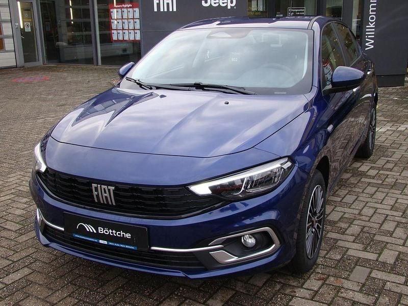 Neu Fiat Tipo Urban 131 PS (96 kW) 2025 Colore esterno (blu (vr515/b)) Limousine