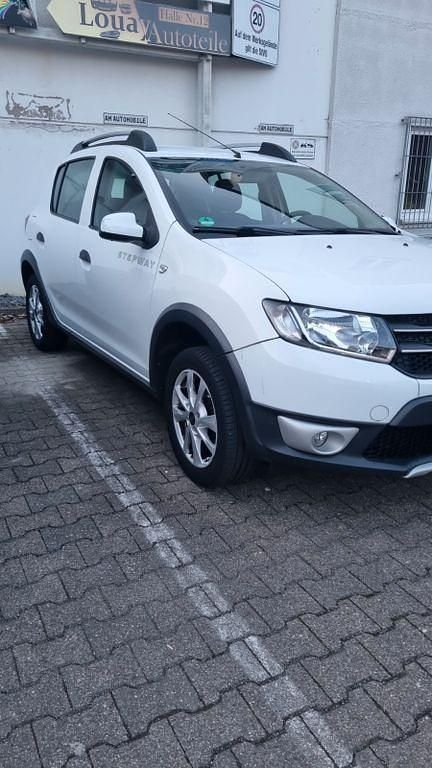 Gebraucht Dacia Sandero Stepway 88 PS (64 kW) 2013 Weiß Limousine
