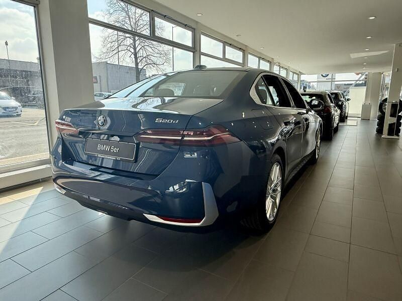 Neu BMW 520 Comfort Edition 197 PS (144 kW) 2025 Blau Limousine