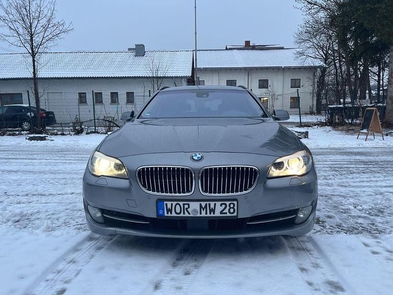 Silber Gebraucht 2011 BMW 530 Limousine | 11.900 € (Fairer Preis) - Bild 1/4
