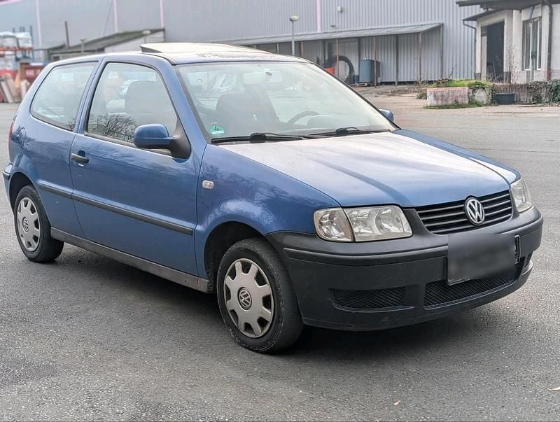 Blau Gebraucht 2000 VW Polo Kleinwagen | 200 € (Superpreis) - Bild 1/4