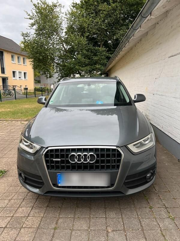 Grau Gebraucht 2011 Audi Q3 Comfort SUV | 12.500 € (Fairer Preis) - Bild 1/4