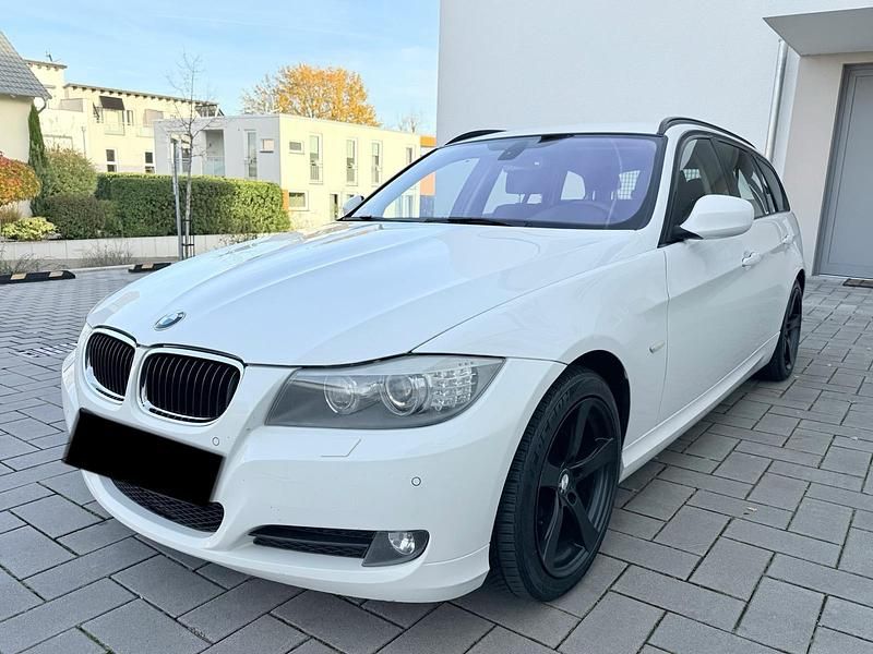 Weiß Gebraucht 2012 BMW 320 Efficient Dynamics Kombi | 3.500 € (Superpreis) - Bild 1/4