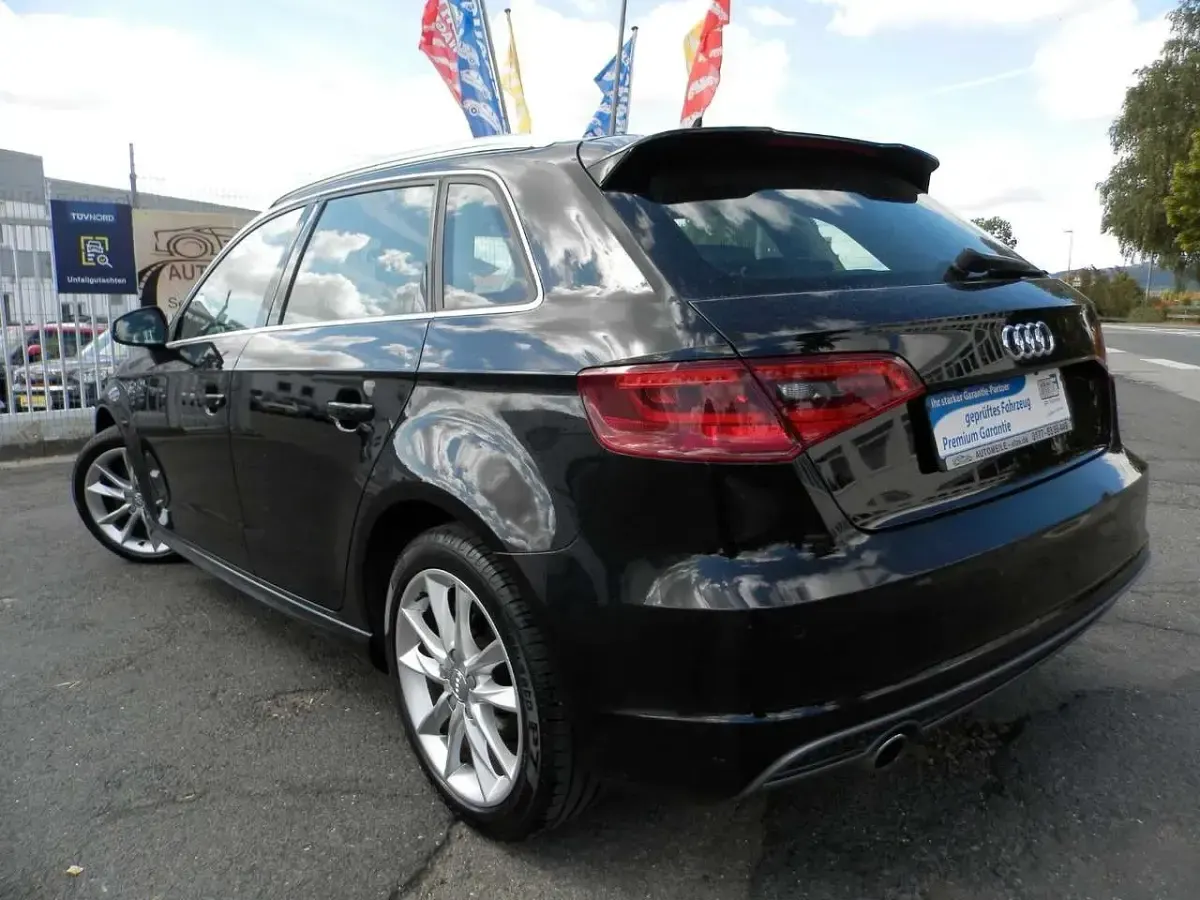 Gebraucht Audi A3 Ambiente 110 PS (80 kW) 2015 Schwarz Limousine