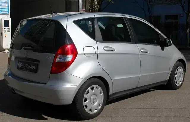 Gebraucht Mercedes A180 109 PS (80 kW) 2011 Silber Limousine