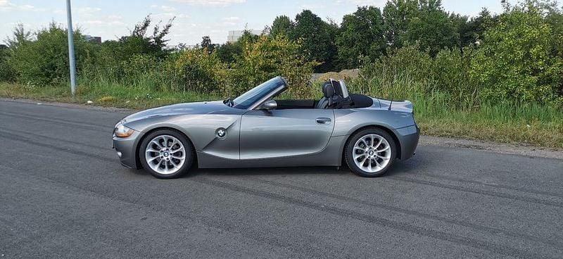 Grau Gebraucht 2003 BMW Z4 M Sport Cabrio | 16.990 € (Etwas zu teuer) - Bild 1/4