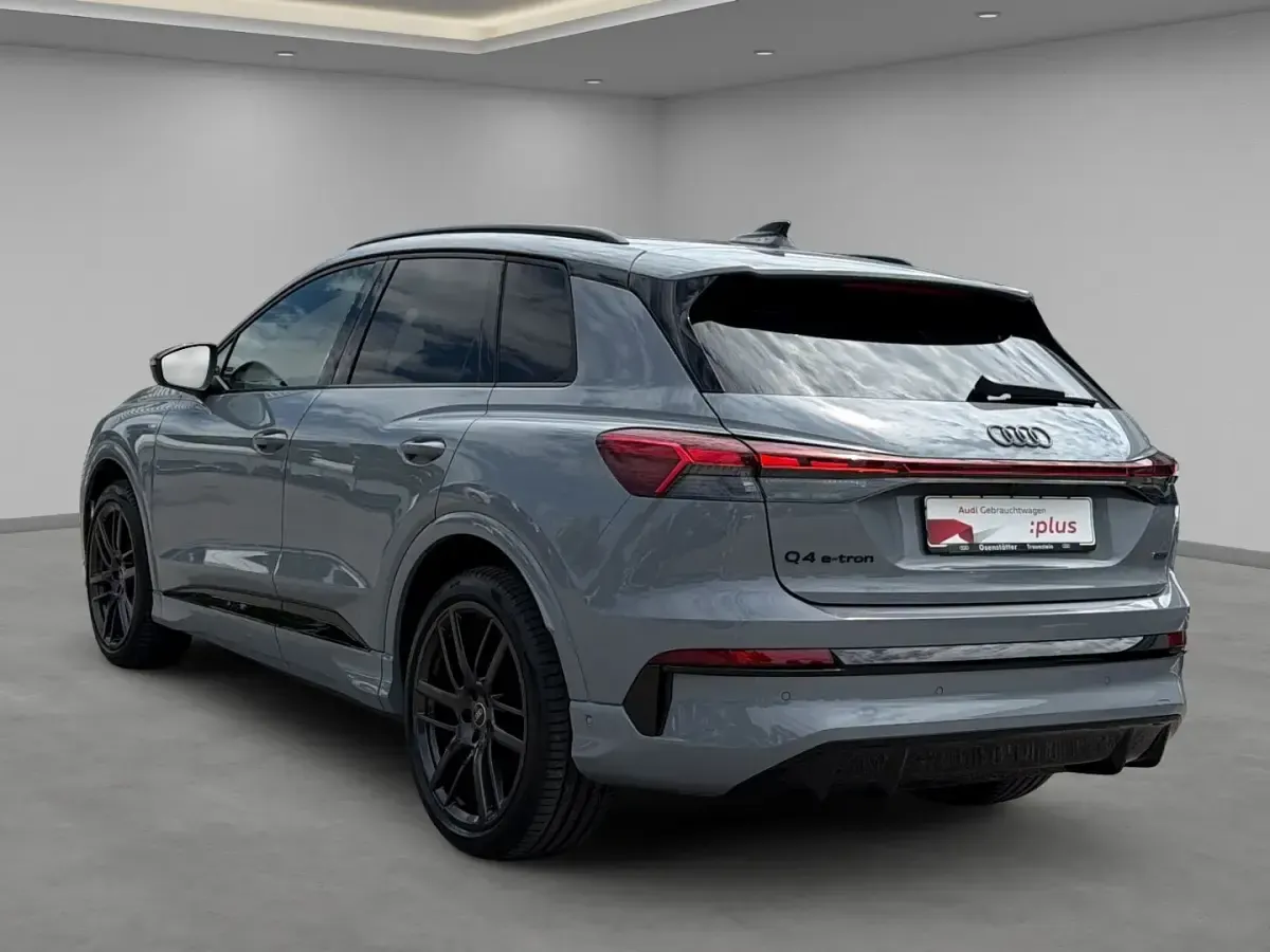 Gebraucht Audi Q4 e-tron Basis 219 kW (299 PS) 2026 Schwarz SUV