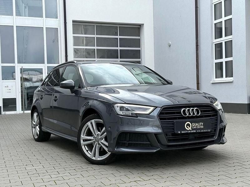 Grau Gebraucht 2019 Audi A3 Sportback S-line plus Limousine | 16.890 € (Fairer Preis) - Bild 1/4