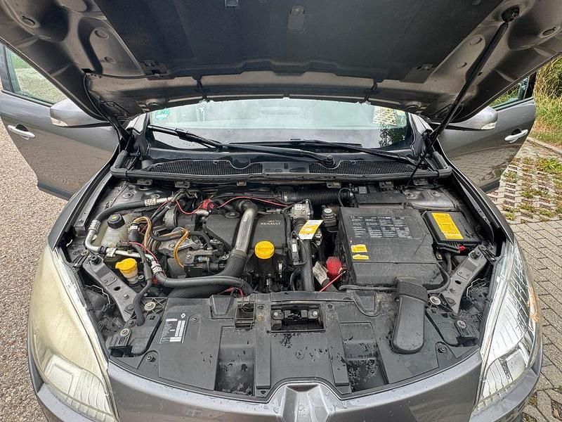 Gebraucht Renault Mégane III Dynamique 106 PS (77 kW) 2010 Grau Limousine