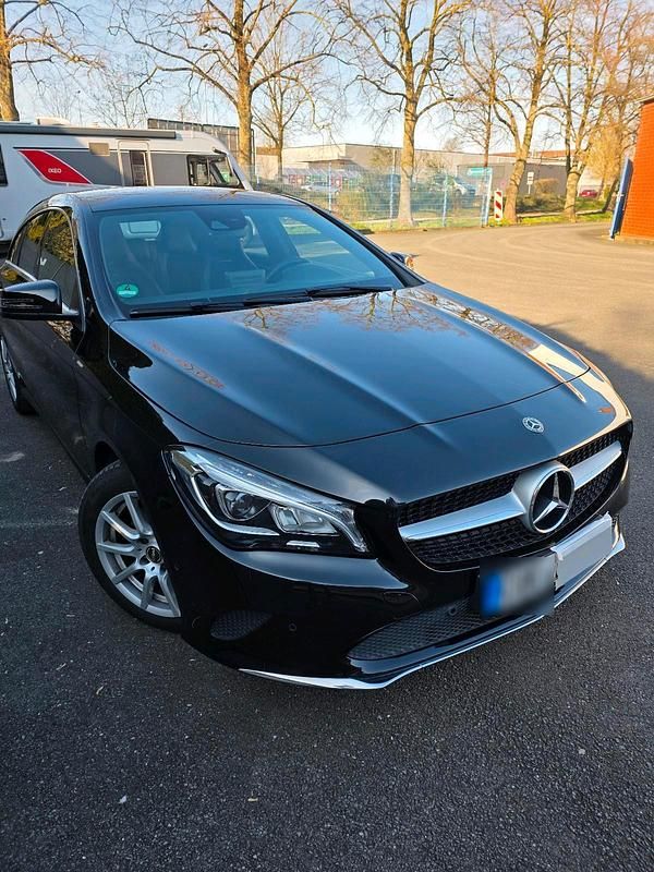 Gebraucht Mercedes CLA200 156 PS (114 kW) 2019 Schwarz Kombi