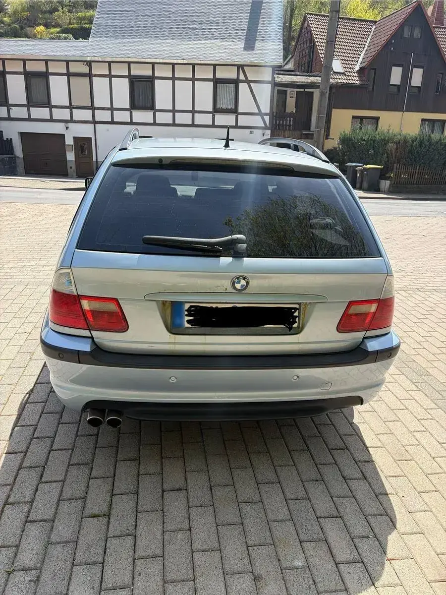 Gebraucht BMW 325 Basis 192 PS (141 kW) 2005 Blau Kombi