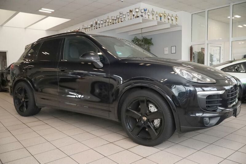 Tiefschwarz Gebraucht 2015 Porsche Cayenne S SUV | 38.850 € (Fairer Preis) - Bild 1/4