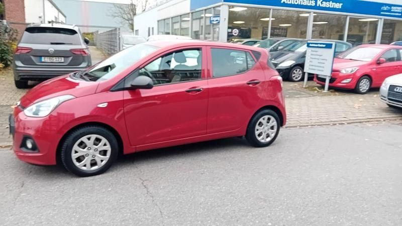 Gebraucht Hyundai i10 Classic 67 PS (49 kW) 2015 Rot Kleinwagen