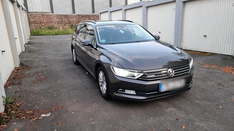 Braun Gebraucht 2017 VW Passat Kombi | 10.000 € (Superpreis) - Bild 1/4