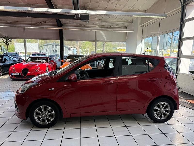 Gebraucht Hyundai i10 Edition 87 PS (63 kW) 2014 Rot Kleinwagen