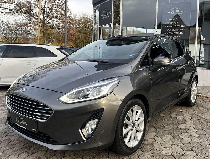 Grau Gebraucht 2018 Ford Fiesta Titanium Limousine | 9.490 € - Bild 1/4