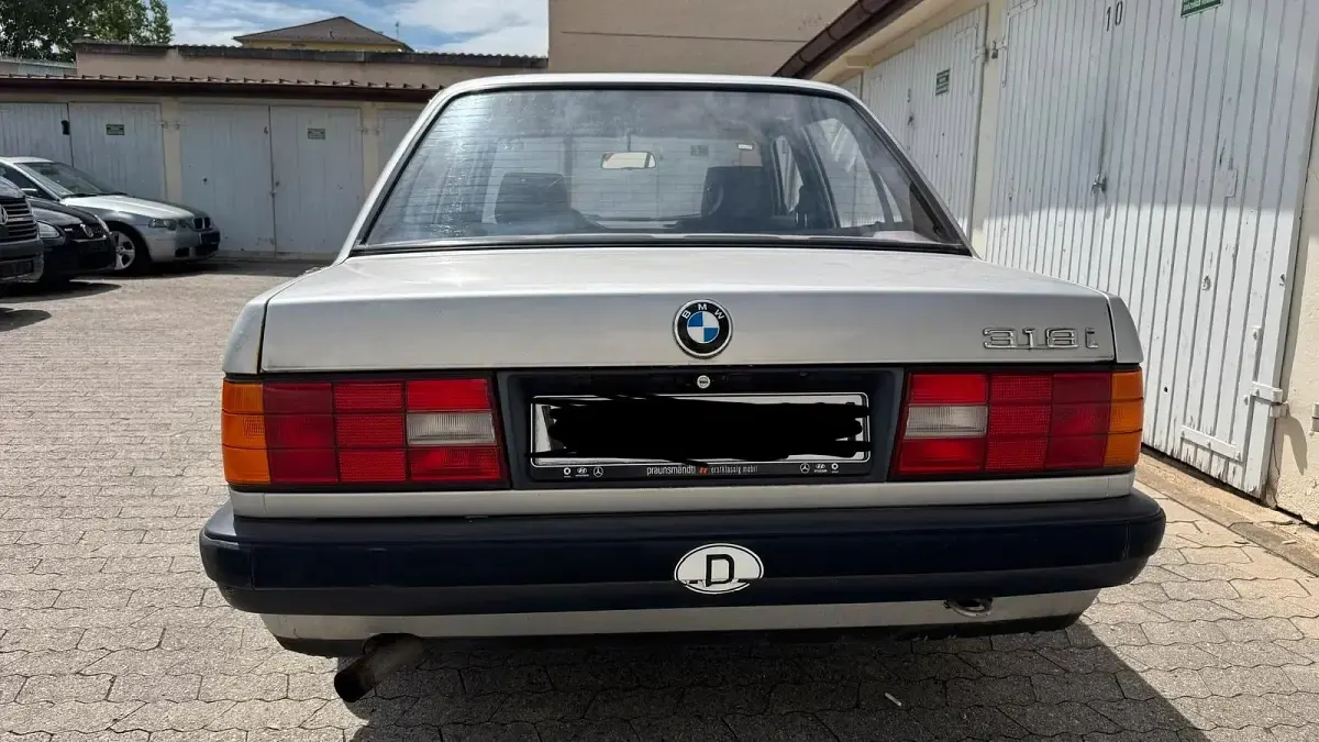 Gebraucht BMW 318 Basis 108 PS (79 kW) 1990 Silber Limousine