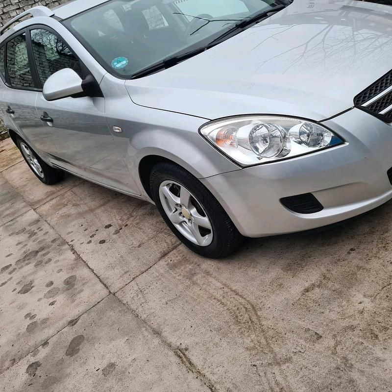 Gebraucht Kia ProCeed 126 PS (92 kW) 2009 Silber Kleinwagen