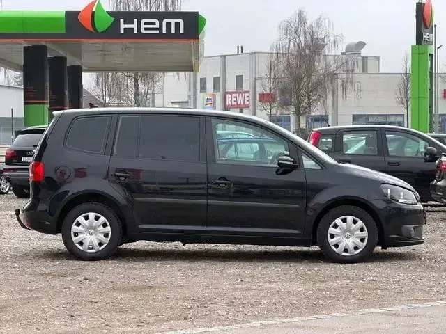 Gebraucht VW Touran 105 PS (77 kW) 2011 Schwarz Van / Kleinbus
