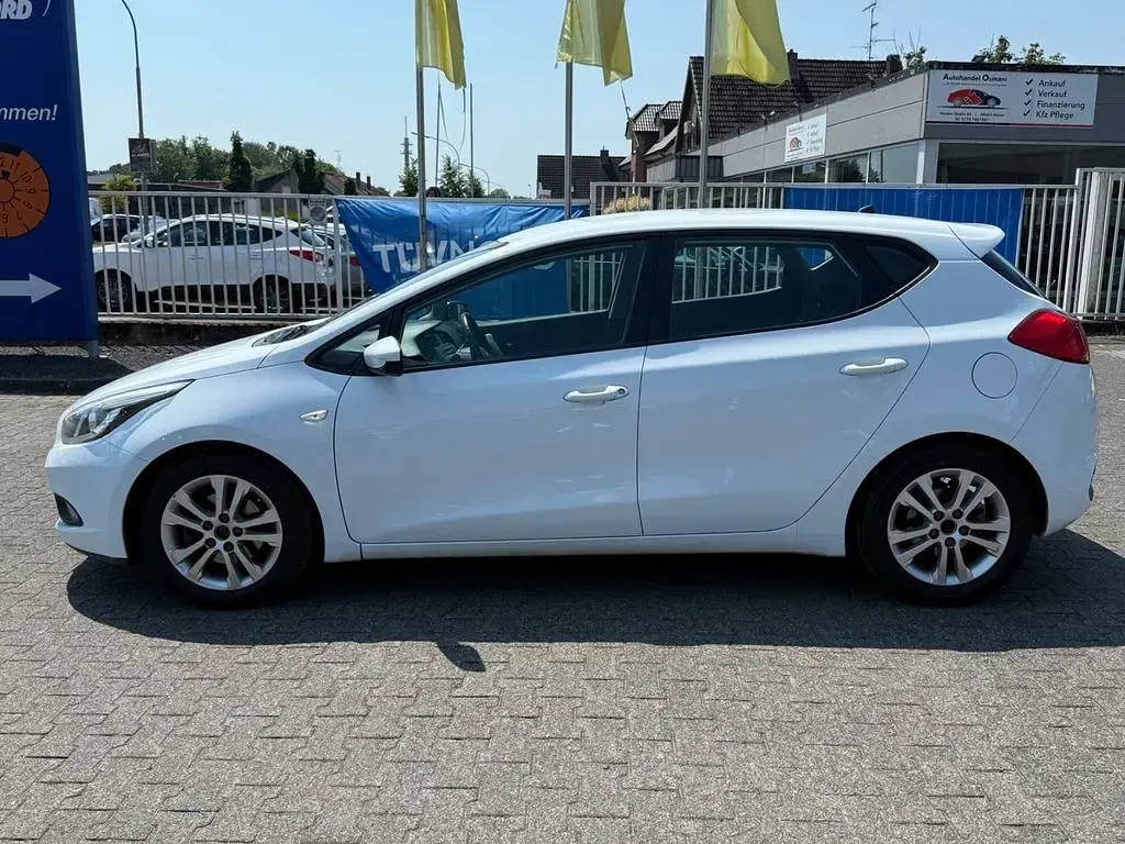 Gebraucht Kia Ceed 135 PS (99 kW) 2013 Weiß Kleinwagen