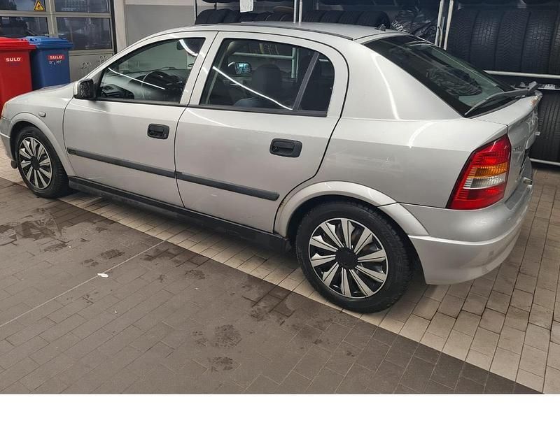 Gebraucht Opel Astra 100 PS (73 kW) 2001 Silber Kleinwagen