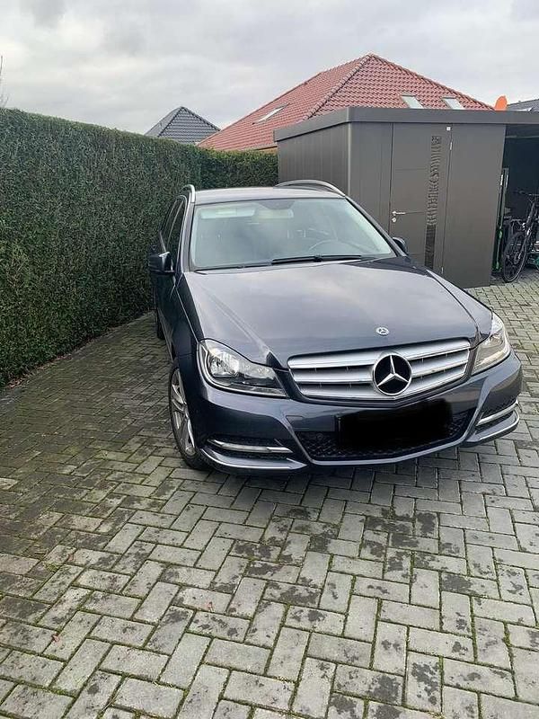 Gebraucht Mercedes C180 156 PS (114 kW) 2012 Grau Kombi