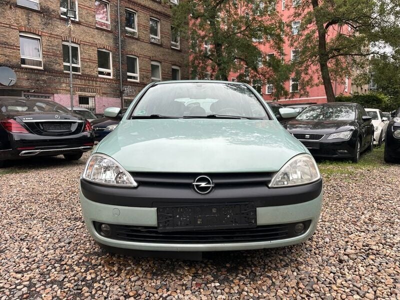 Grün Gebraucht 2001 Opel Corsa Elegance Limousine | 1.790 € (Fairer Preis) - Bild 1/4