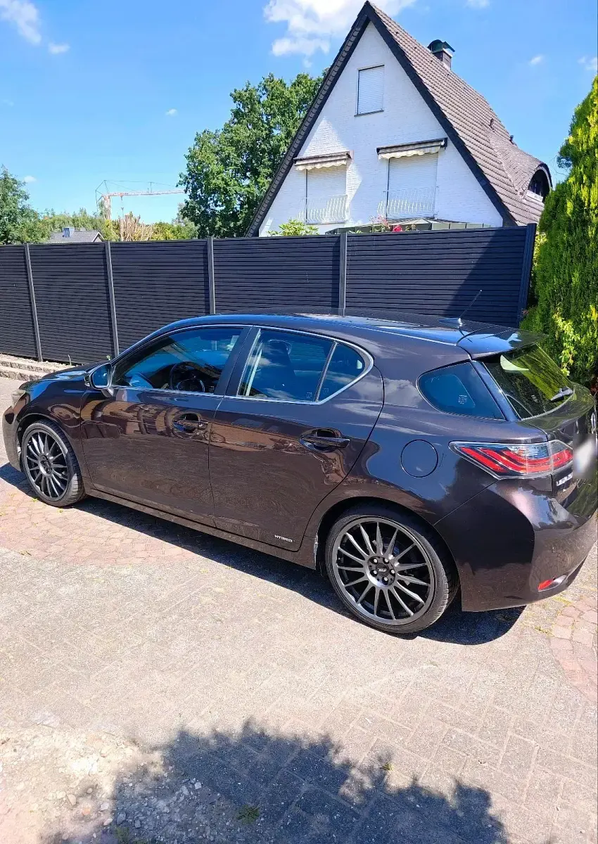 Gebraucht Lexus CT200h 136 PS (100 kW) 2013 Braun Limousine