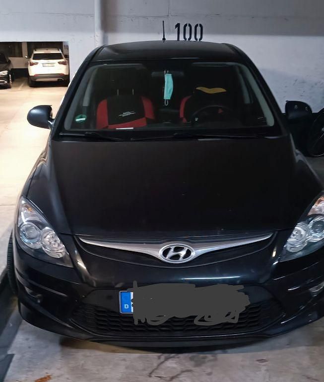 Schwarz Gebraucht 2011 Hyundai i30 Edition+ Limousine | 4.050 € (Fairer Preis) - Bild 1/4