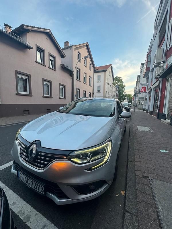 Silber Gebraucht 2017 Renault Mégane GrandTour Kombi | 7.999 € - Bild 1/4
