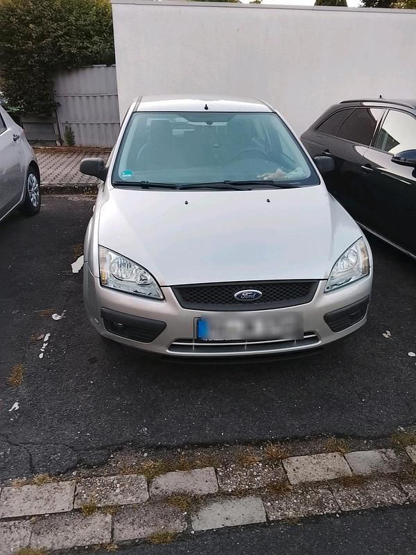 Silber Gebraucht 2004 Ford Focus Kleinwagen | 425 € (Superpreis) - Bild 1/4