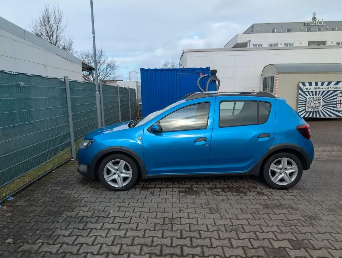 Second-hand Dacia Sandero Stepway 90 CP (66 kW) 2015 Albastru Berlinǎ