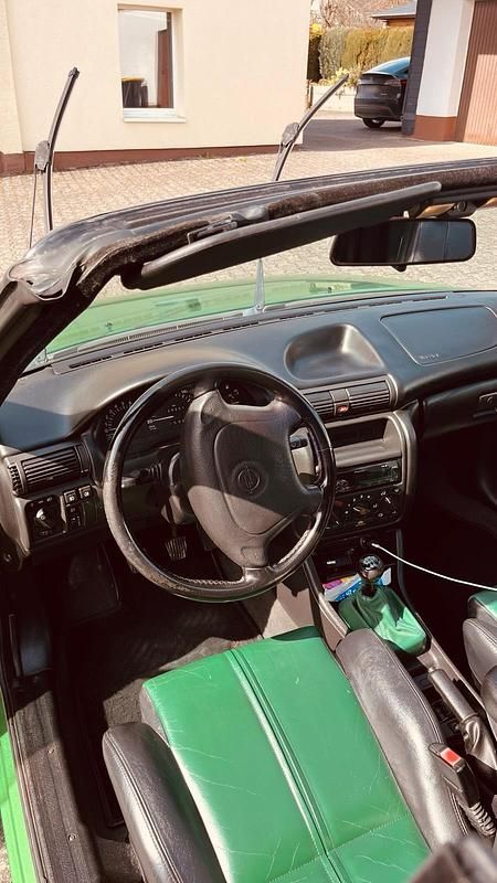 Gebraucht Opel Astra Cabriolet 75 PS (55 kW) 1997 Grün Cabrio
