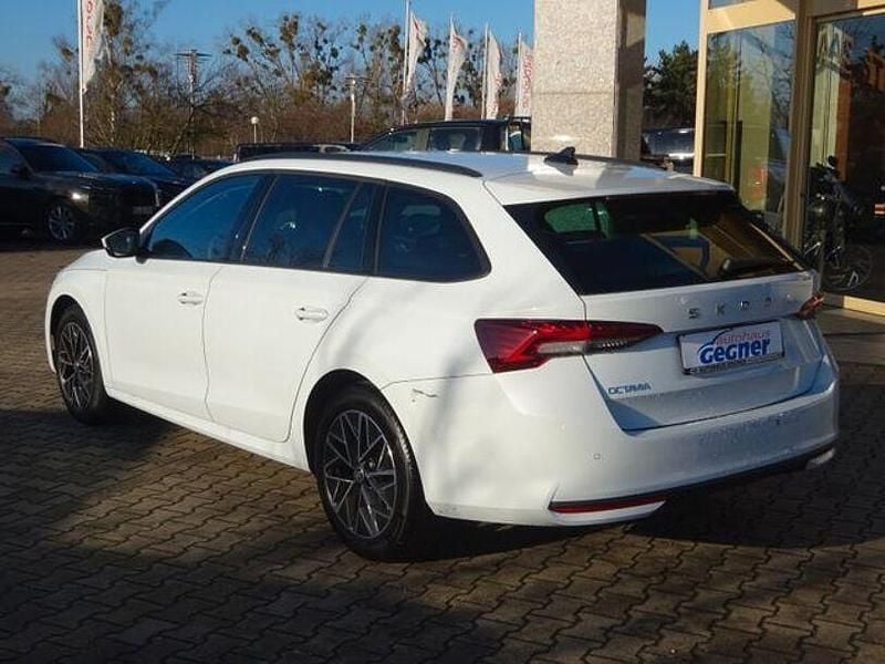Gebraucht Skoda Octavia Selection 150 PS (110 kW) 2025 Moonweiss metallic Kombi