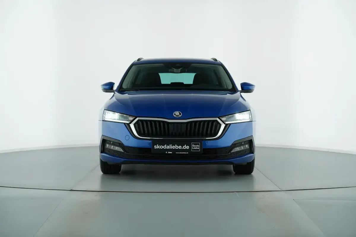 Gebraucht Skoda Octavia Ambition 150 PS (110 kW) 2023 Raceblau metallic Kombi