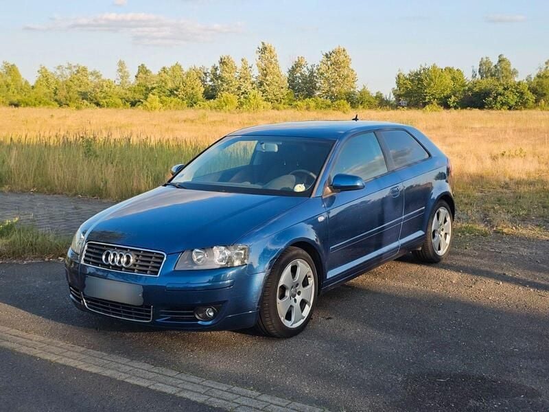 Blau Gebraucht 2004 Audi A3 S-Line Limousine | 2.700 € - Bild 1/4