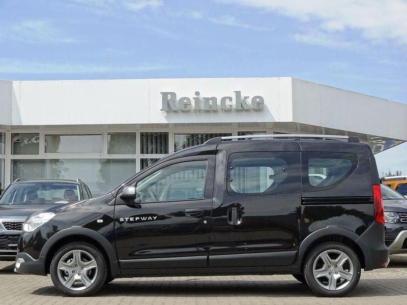 Schwarz Gebraucht 2020 Dacia Dokker Stepway Van | 18.990 € - Bild 1/4