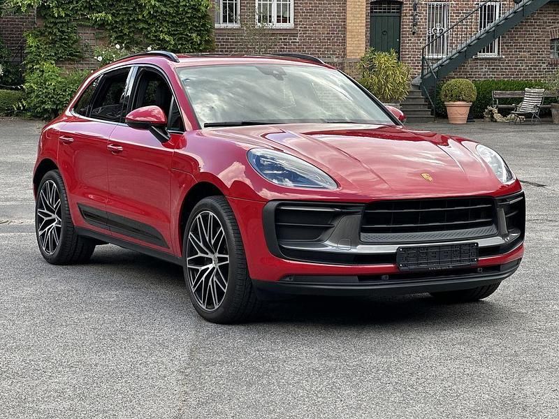 Karminrot Gebraucht 2022 Porsche Macan SUV | 74.790 € (Etwas zu teuer) - Bild 1/4