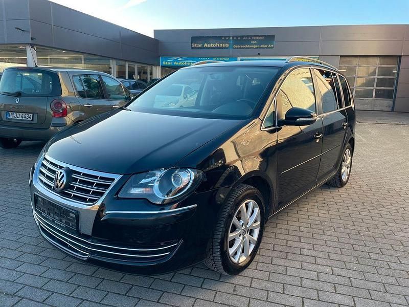 Schwarz Gebraucht 2010 VW Touran Freestyle Van / Kleinbus | 5.250 € (Fairer Preis) - Bild 1/4