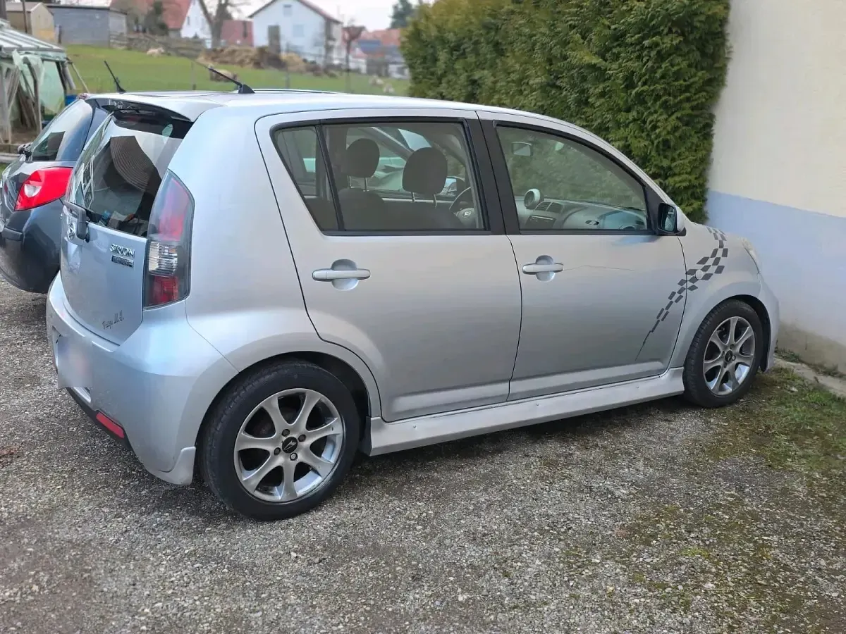 Gebraucht Daihatsu Sirion 90 PS (66 kW) 2005 Silber Kleinwagen