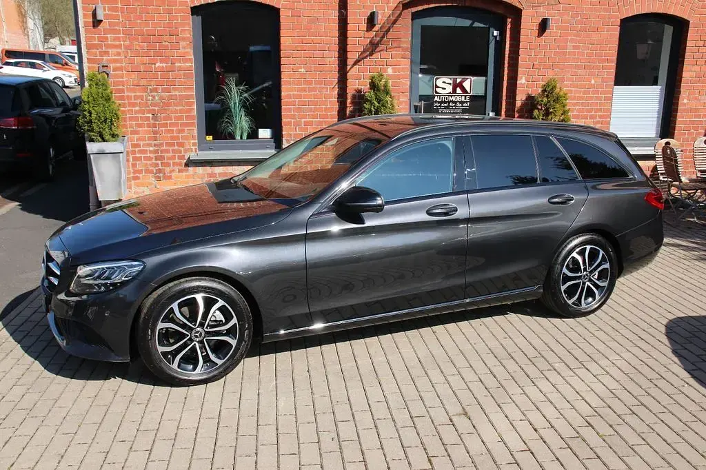 Gebraucht Mercedes C200 Avantgarde 160 PS (117 kW) 2019 Grau Limousine