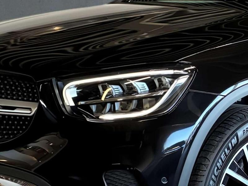 Gebraucht Mercedes GLC300e 211 PS (155 kW) 2022 Schwarz Limousine