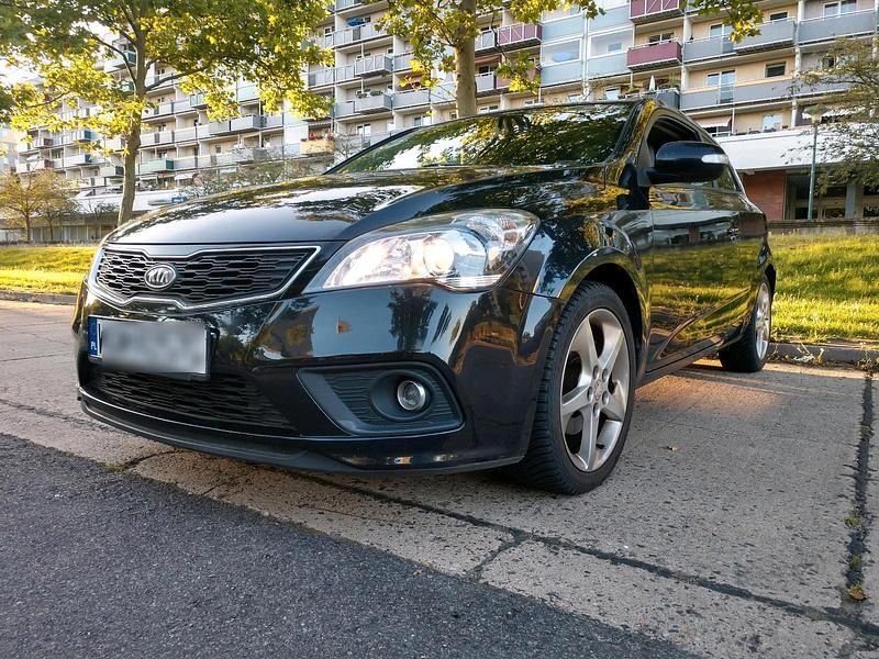 Schwarz Gebraucht 2011 Kia ProCeed 2 Kleinwagen | 3.600 € (Fairer Preis) - Bild 1/4