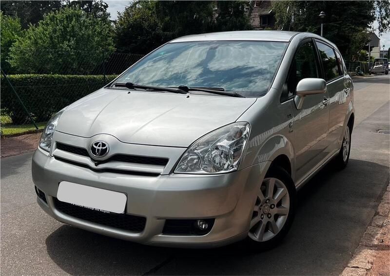 Silber Gebraucht 2005 Toyota Corolla Verso Van / Kleinbus | 3.990 € (Guter Preis) - Bild 1/4