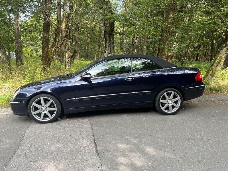 Gebraucht Mercedes CLK320 Elegance 218 PS (160 kW) 2004 Blau Cabrio