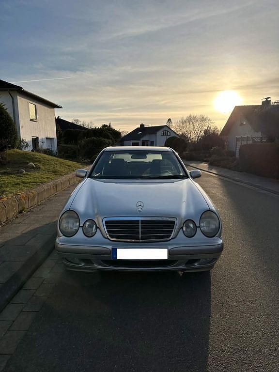 Gebraucht Mercedes E200 163 PS (119 kW) 2001 Silber Limousine