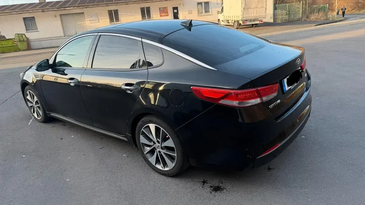 Gebraucht Kia Optima 141 PS (103 kW) 2016 Schwarz Limousine