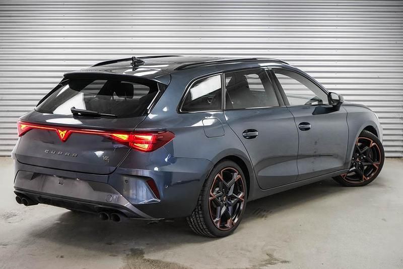 Gebraucht Cupra Leon VZ 333 PS (244 kW) 2025 Magnetic grau metallic (s7)